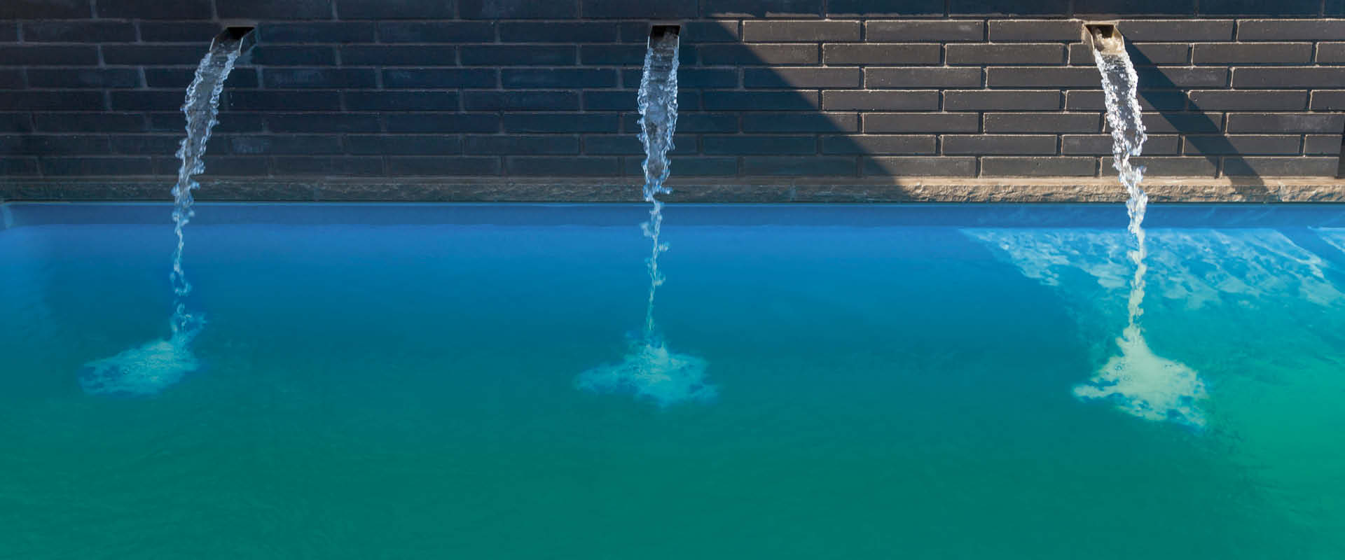 how long to run pool filter after adding algaecide