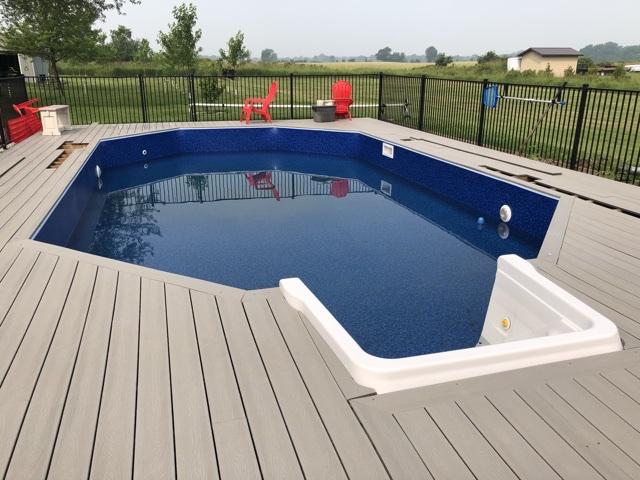 Pool with liner 4
